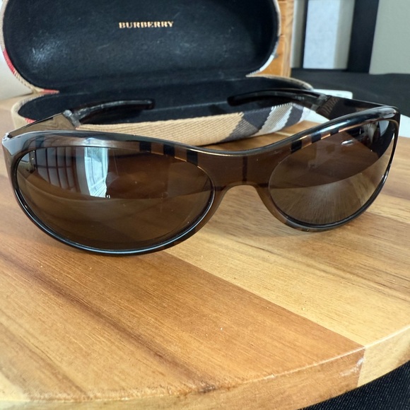 Burberry Black and Brown Women’s Sunglasses - Picture 1 of 9